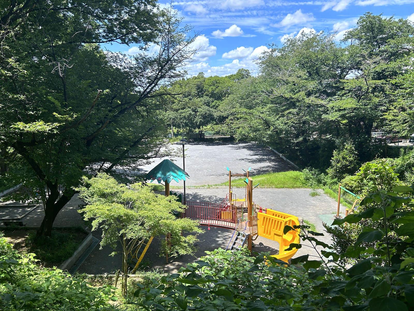 川崎市宮前区小台の売買物件/すぐ近くには緑に囲まれた平和な公園が