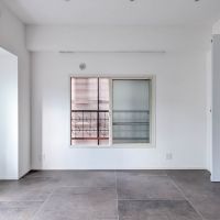 渋谷区幡ヶ谷の賃貸物件/東側の窓は正面に建物があるため、眺望はありません。