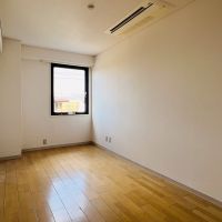 渋谷区上原の賃貸物件/真ん中の洋室