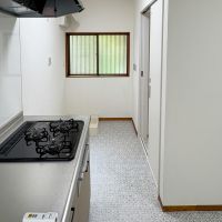 杉並区上荻の賃貸物件/キッチンの奥が洗濯機置き場と洗面室