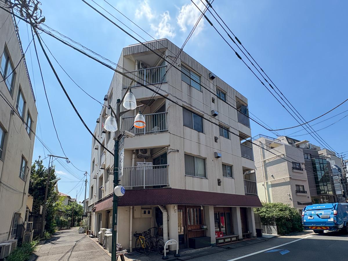 杉並区西荻南の賃貸物件/外観　1階は評判の良い飲食店があります　というかこの通り沿いはナイスな店が多いので、ご希望あれば内見時にお伝えします