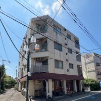 杉並区西荻南の賃貸物件/外観　1階は評判の良い飲食店があります　というかこの通り沿いはナイスな店が多いので、ご希望あれば内見時にお伝えします