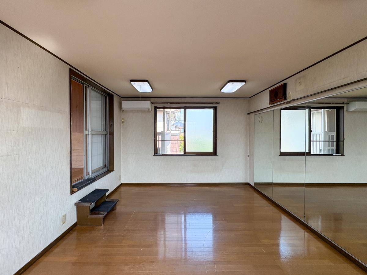 埼玉県比企郡嵐山町大字志賀の売買物件/サービスルーム2：この部分はエアコン設置くらいで、ほぼ手を加えていません