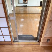 埼玉県比企郡嵐山町大字志賀の売買物件/2F：15.5畳の西側部分からサービスルーム2に直接出入りも可能です