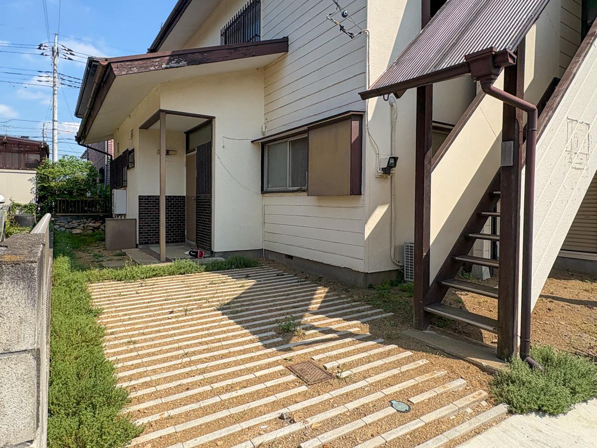 埼玉県比企郡嵐山町大字志賀の売買物件/玄関前の平置き駐車場