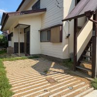 埼玉県比企郡嵐山町大字志賀の売買物件/玄関前の平置き駐車場