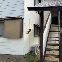 埼玉県比企郡嵐山町大字志賀の売買物件/外階段：サービスルーム2に繋がるので、自宅部分とは別個で運用ができる