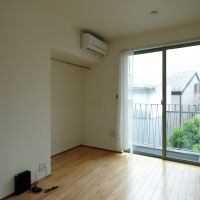 中野区上鷺宮の賃貸物件/バルコニーの手摺が特徴的な仕様