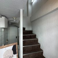 港区浜松町の賃貸物件/エレベーターがないので、階段で3階まで上がります