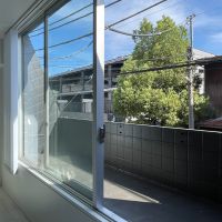 渋谷区大山町の賃貸物件/2階：キッチン背面にベランダ