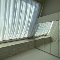 渋谷区大山町の賃貸物件/カーテンを閉めるとこんな雰囲気。光が柔らかくなって、落ち着いた雰囲気に