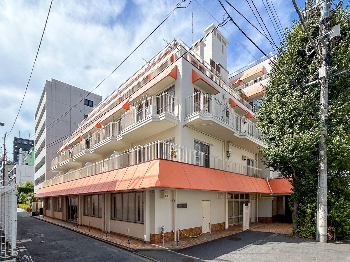 中野区中野の賃貸物件/中野駅近くのレトロマンション。オレンジ色がチャーミング