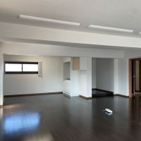 新宿区若葉の賃貸物件/南側の洋室。3面採光で風も抜けていく
