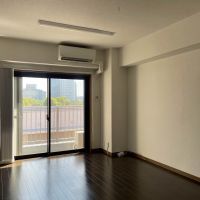 新宿区若葉の賃貸物件/北側の洋室。こちらからも外の景色が十分に見える