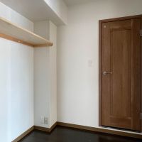 新宿区若葉の賃貸物件/トイレの前のスペース。ちょっとした物置きにはなりそうです