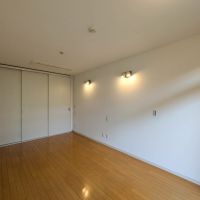 世田谷区砧の賃貸物件/上階、7.7畳洋室。収納はクローゼットです