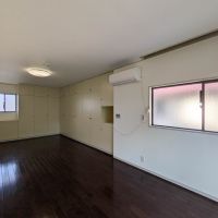 世田谷区砧の賃貸物件/上階、12.1畳洋室：北側は収納が豊富