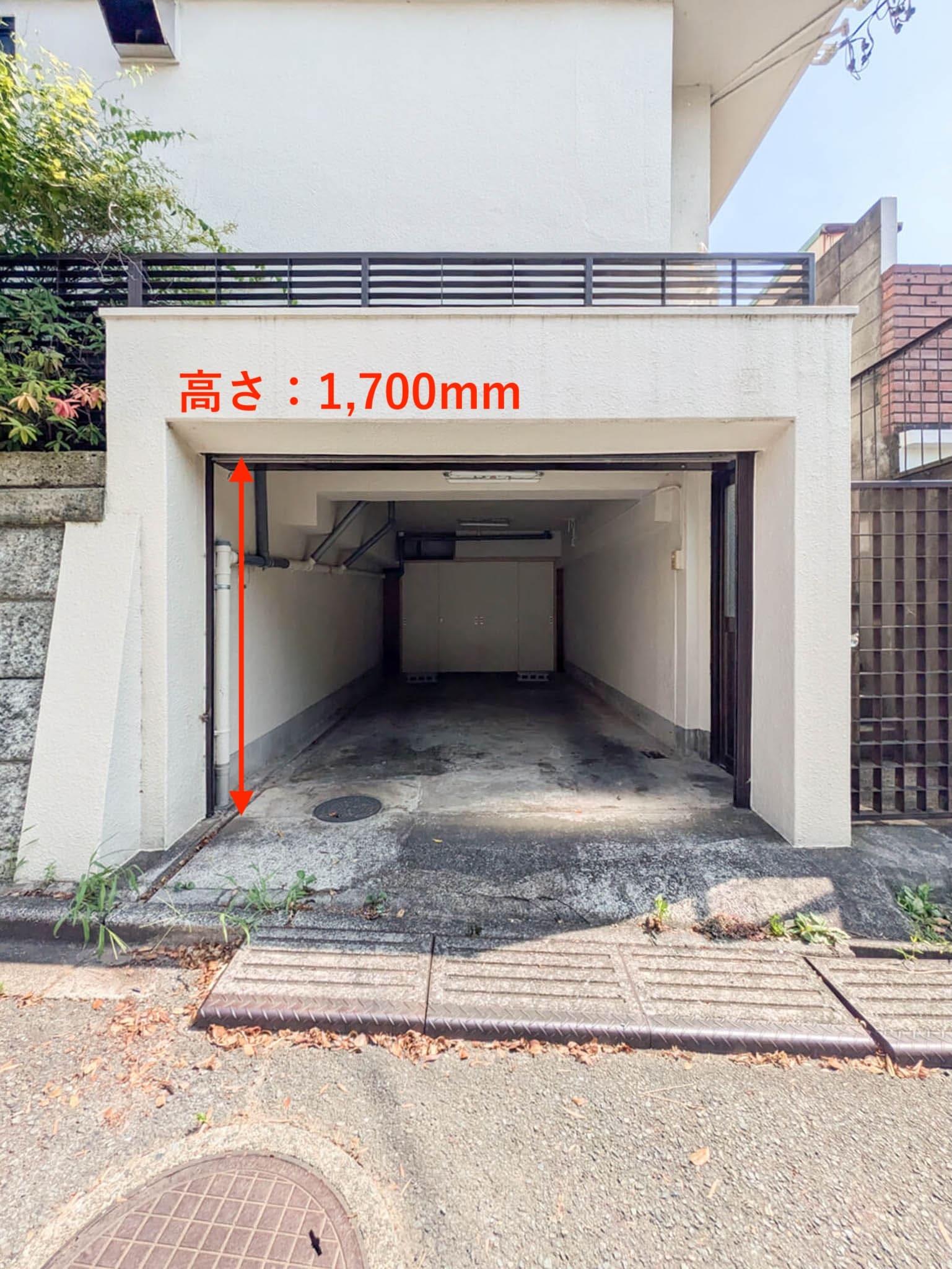 世田谷区砧の賃貸物件/車庫は、高さ：1,700mm、幅：2,500mm、奥行き：5,000mmの制限があります