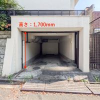 世田谷区砧の賃貸物件/車庫は、高さ：1,700mm、幅：2,500mm、奥行き：5,000mmの制限があります