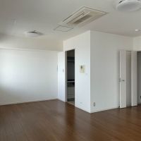 墨田区堤通の賃貸物件/下階：リビングの広さは16.9畳。十分な広さかと思います