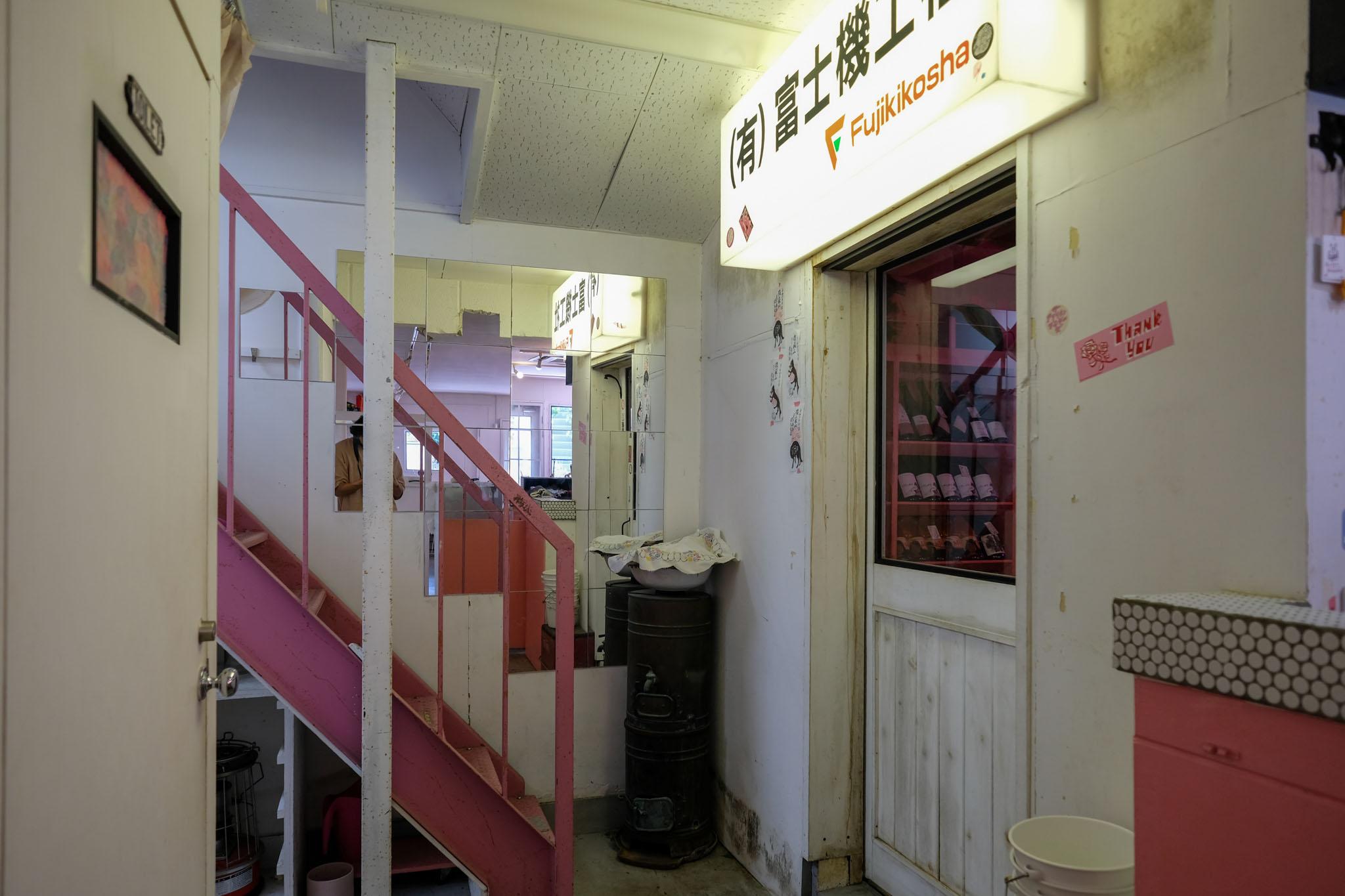世田谷区若林の賃貸物件/オーナーの祖父の代から続く町工場だった頃の名残がめちゃめちゃ良い雰囲気。この開口はオーナー側で扉付きの間仕切り工事を予定しています