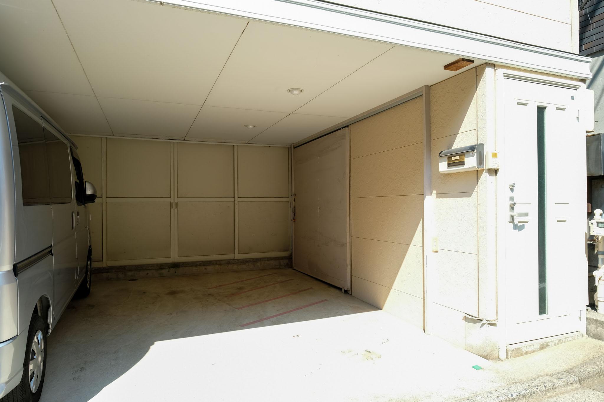 世田谷区若林の賃貸物件/屋根付き。サイズをご確認ください（幅約2.1m/奥行約2.3m／高さ約2.0m）