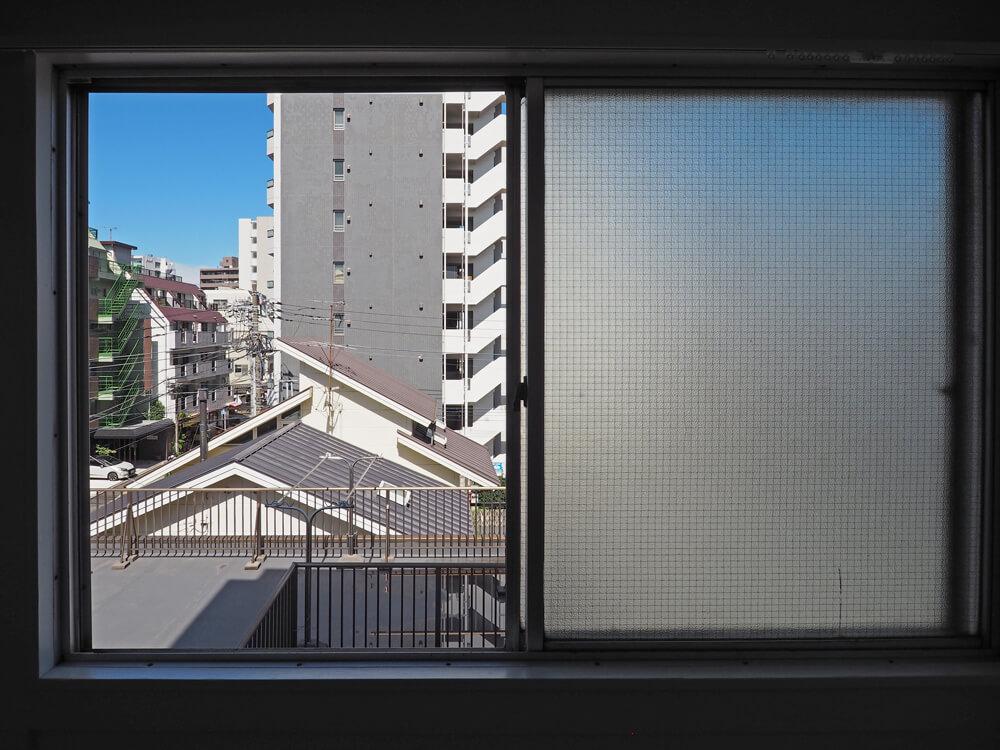 文京区千石の賃貸物件/寝室の窓も意外と抜けてます