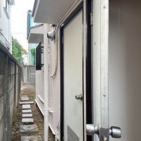 練馬区富士見台の賃貸物件/勝手口の外。通路があります