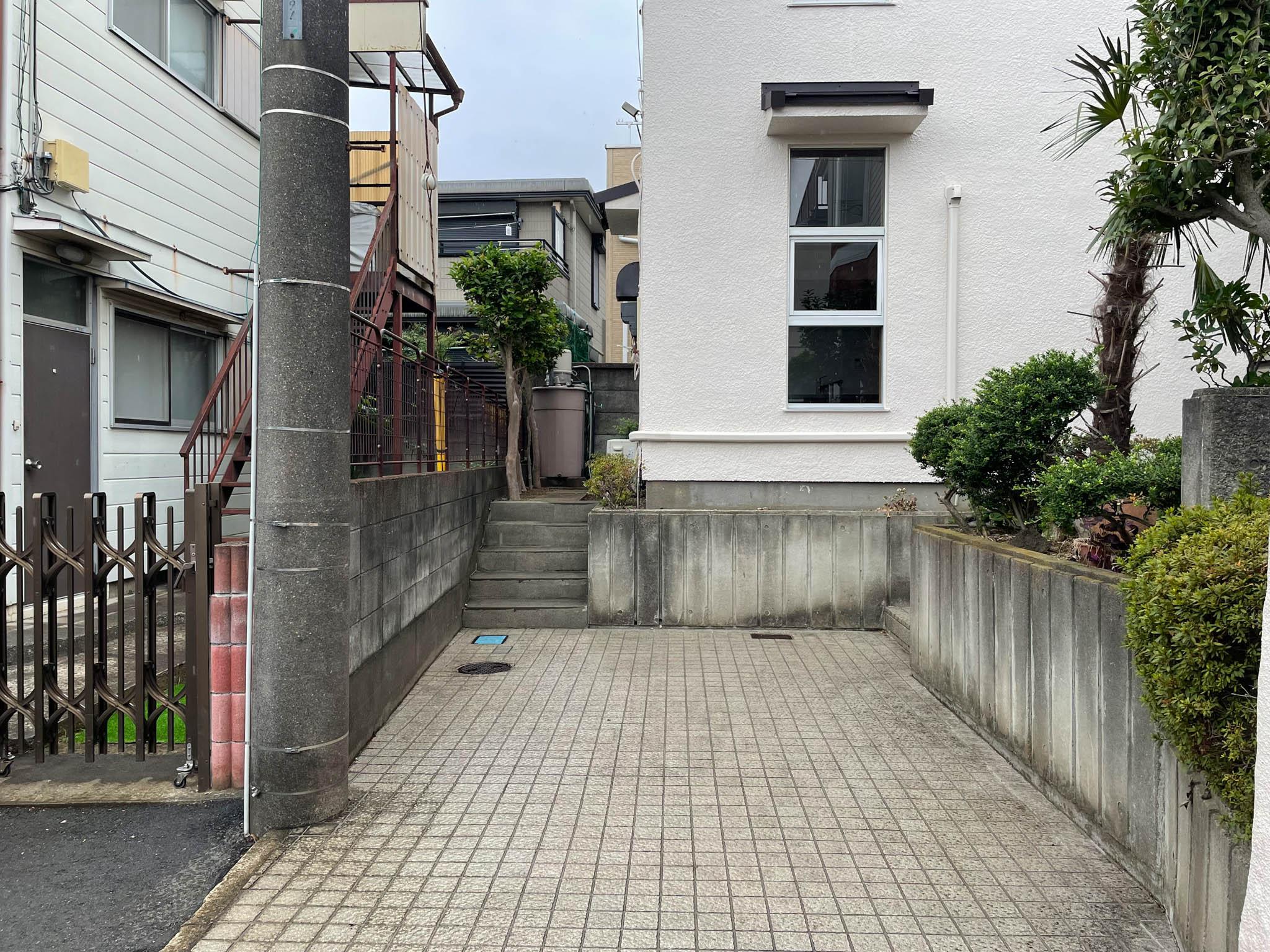 練馬区富士見台の賃貸物件/駐車スペースもゆとりあり。大きな車でも駐車可能です