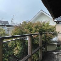 中野区上高田の賃貸物件/上階：ベランダ。あまりに重い物あ置かないほうがよさそうです