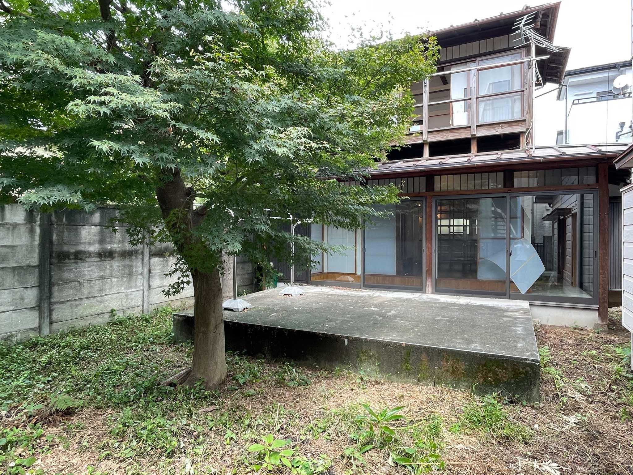 中野区上高田の賃貸物件/築年不詳の戸建をリノベーション。庭と建物が、自然なかたちでつながっています