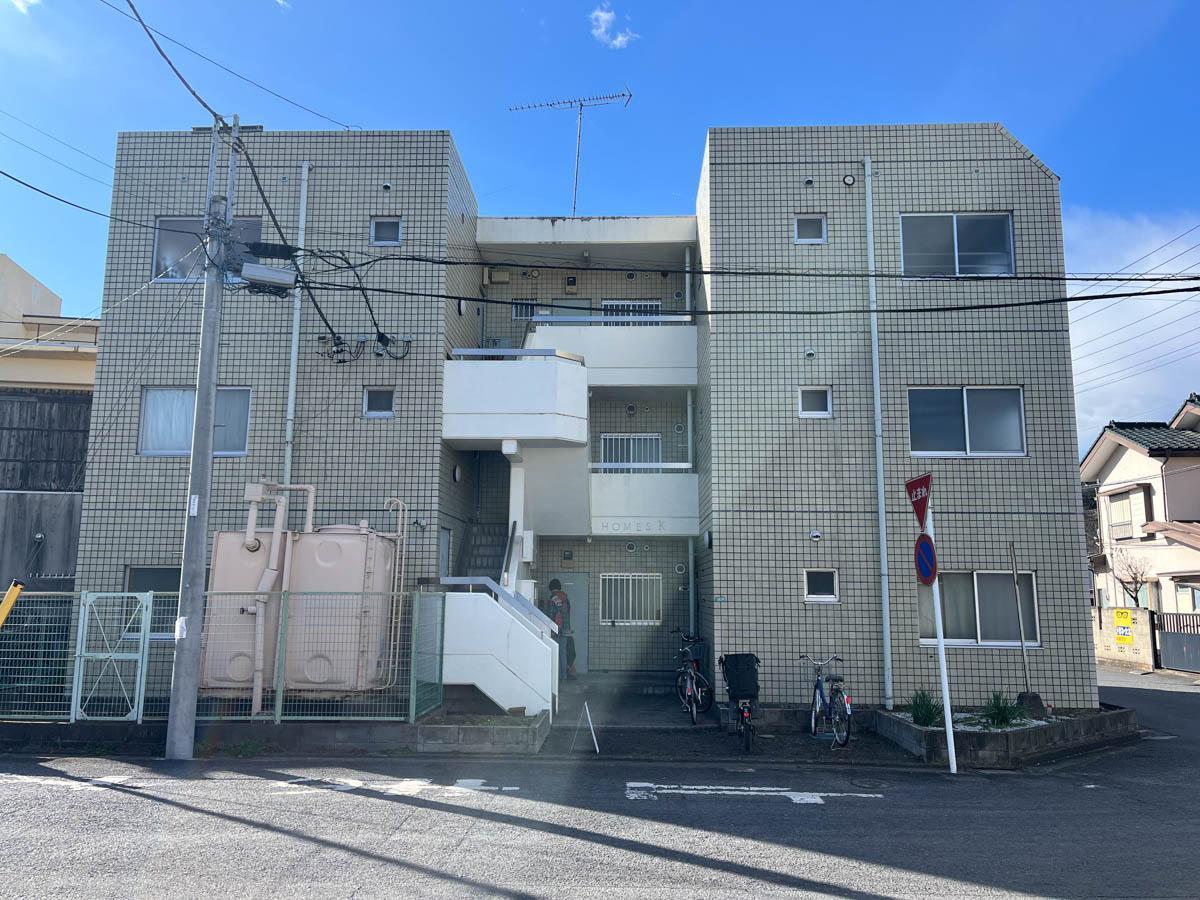 埼玉県飯能市稲荷町の賃貸物件/外観。ちょっと年季が入った感じではある