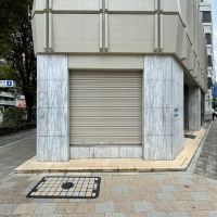 中央区東日本橋の賃貸物件/ウィンドウは、横断歩道の向こう側からでも視認性がいい