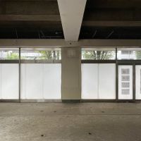 中央区東日本橋の賃貸物件/1階：シートを剥がせば、歩道からもよく見えるようになります