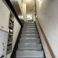 杉並区荻窪の賃貸物件/階段を上がって...