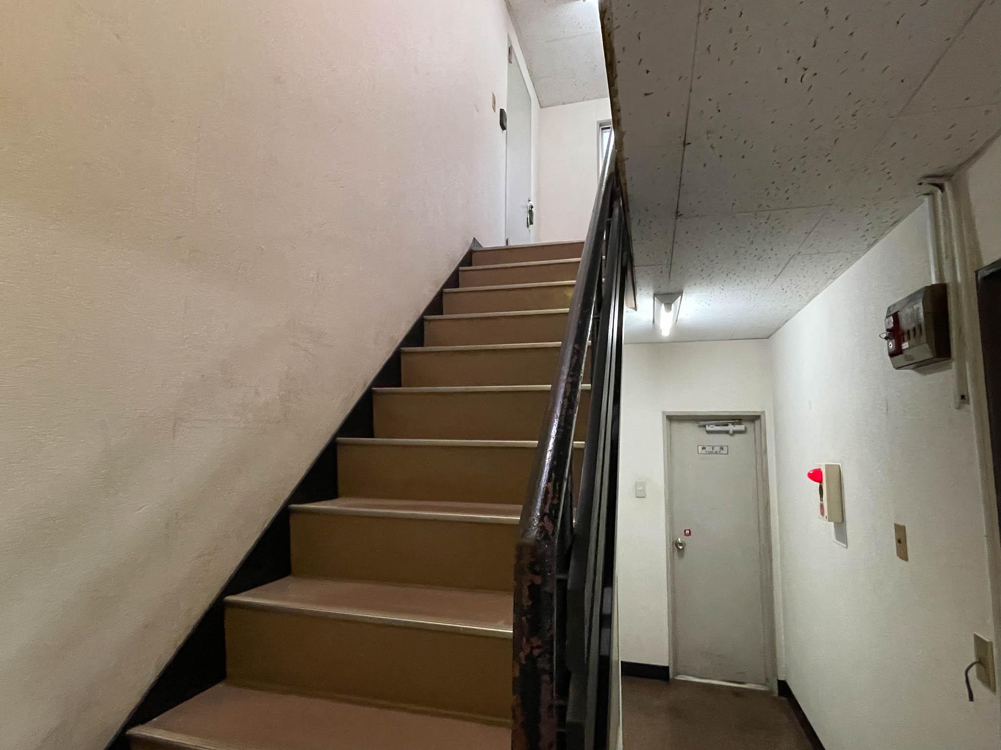 杉並区荻窪の賃貸物件/奥の階段をさらに上がって...