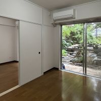 渋谷区神宮前の賃貸物件/洋室。コンパクトな6畳程のスペースです。