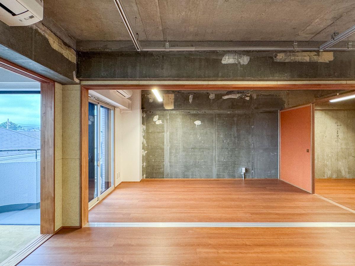 府中市天神町の賃貸物件/撮影時はあいにくの雨でしたが、晴れていれば南向きの窓からは、しっかりと光が入りそう