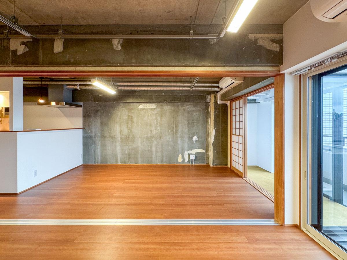 府中市天神町の賃貸物件/バルコニー側の2部屋はつなげると結構な広さ