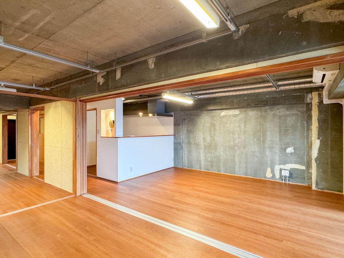 府中市天神町の賃貸物件/照明はそれぞれの部屋にライティングレールが設置されていて、好きな照明を好きな位置につけることができます