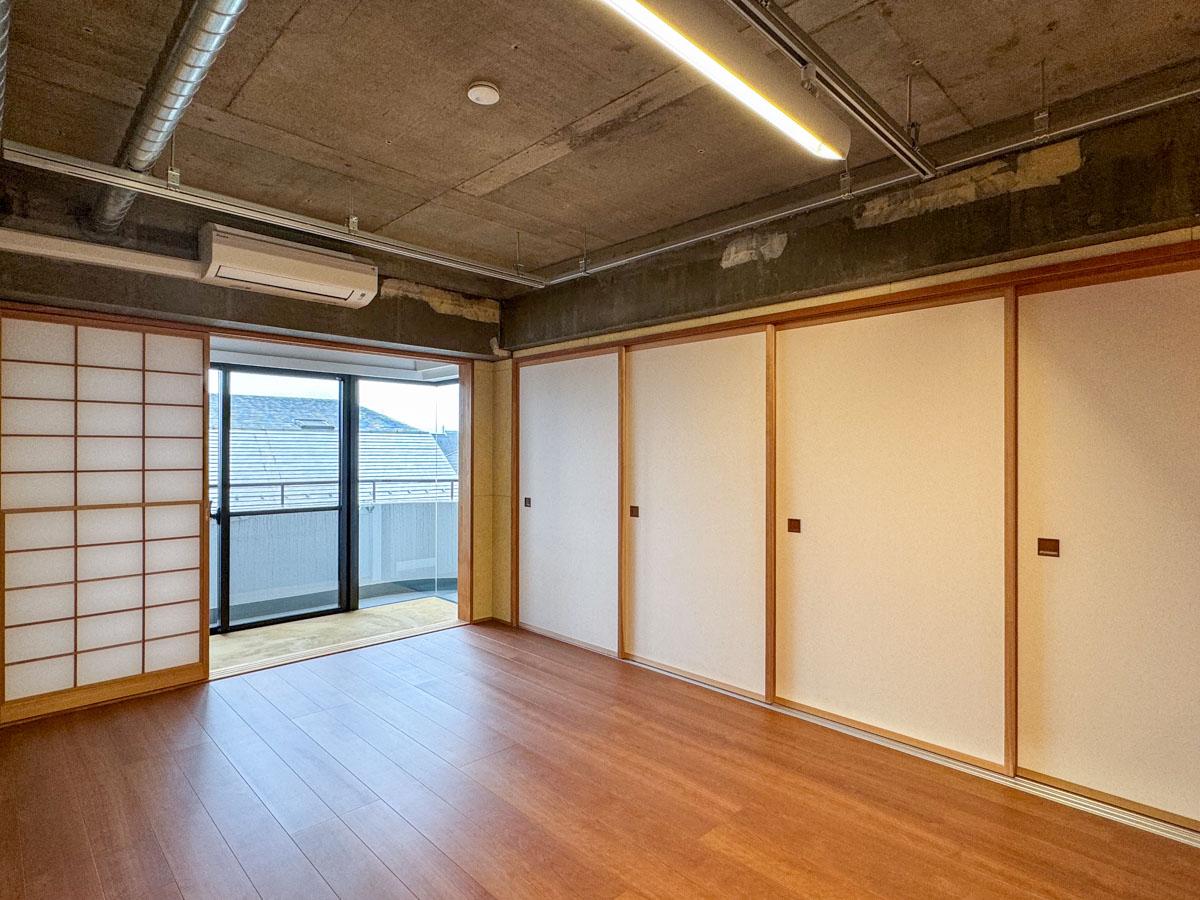 府中市天神町の賃貸物件/リビングは仕切りを閉めても充分な広さ