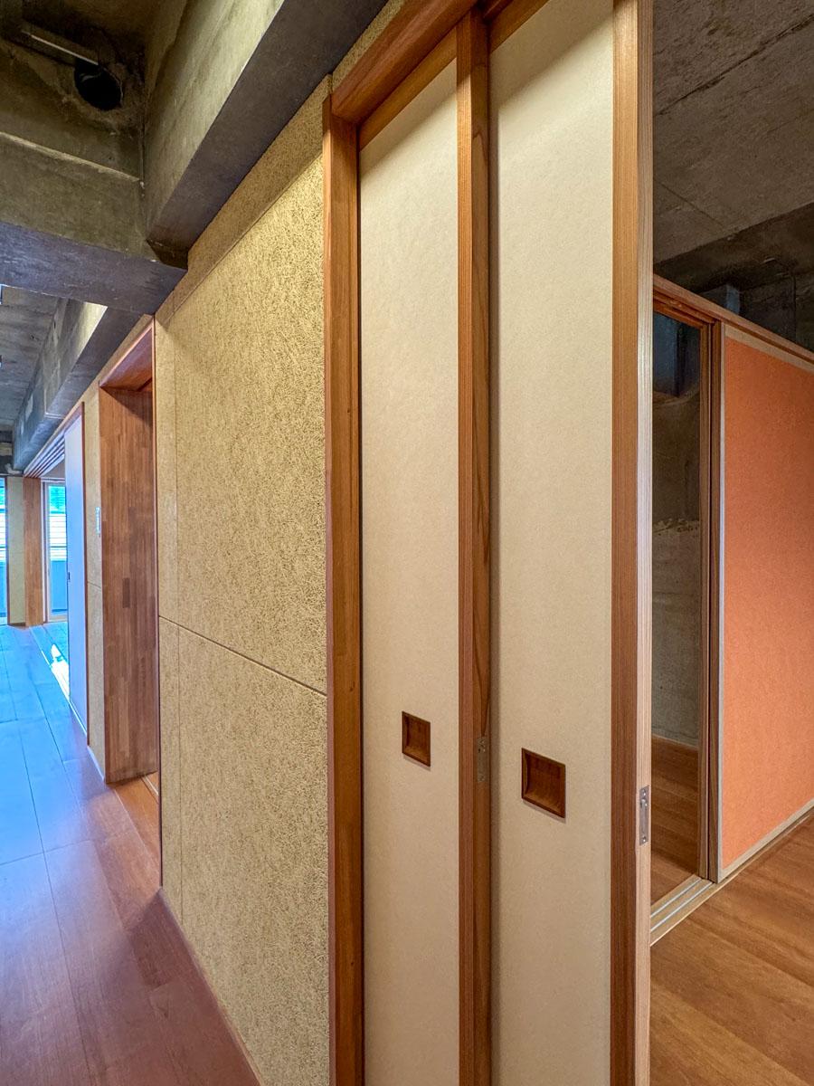 府中市天神町の賃貸物件/個室間の壁の中に、間仕切りがきれいに収まります