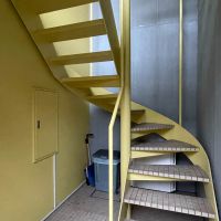 中野区東中野の賃貸物件/オートロックを超え、階段で部屋へ上がります