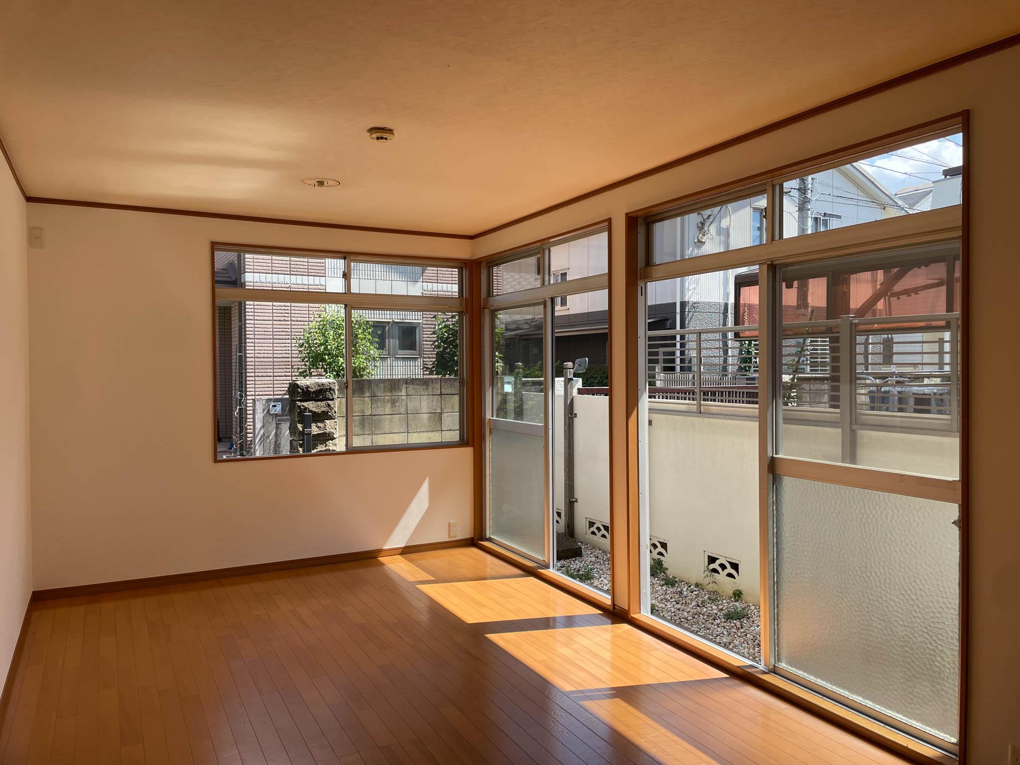 武蔵野市吉祥寺本町の賃貸物件/下階、リビング：広さは10.5畳、少しコンパクトでしょうか