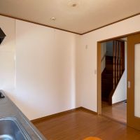 武蔵野市吉祥寺本町の賃貸物件/下階：キッチン背面に冷蔵庫や食器棚を置きます