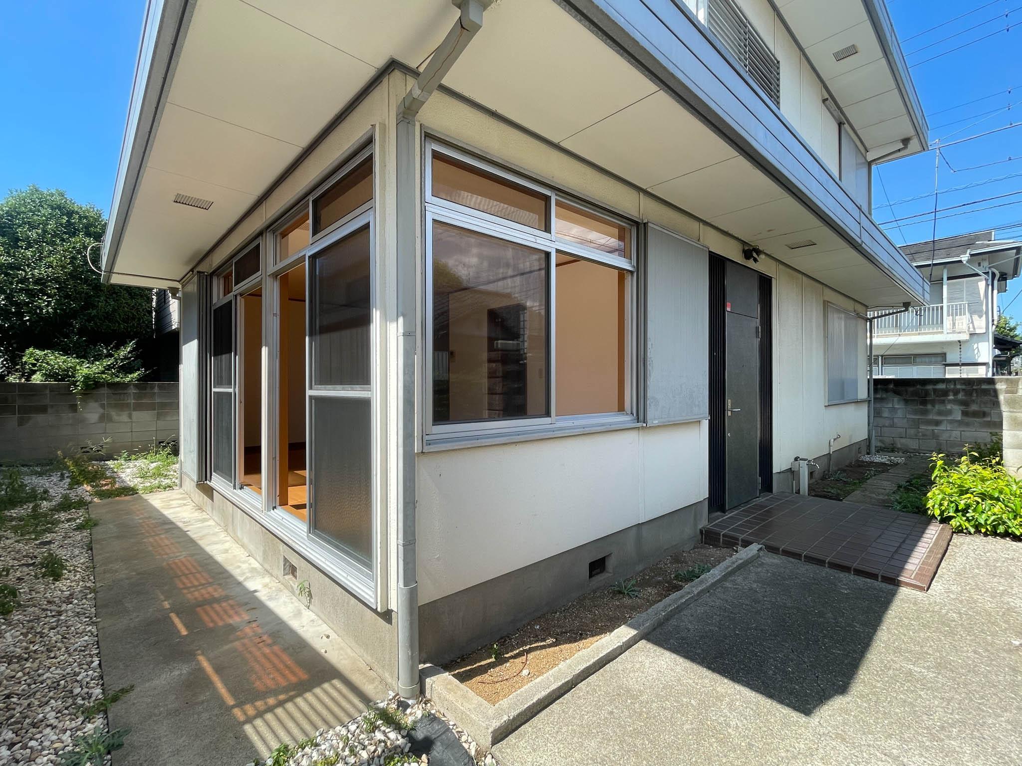 武蔵野市吉祥寺本町の賃貸物件/建物の周りを通路がぐるりと通っています