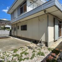 武蔵野市吉祥寺本町の賃貸物件/駐車スペースへもぐるりと回っています