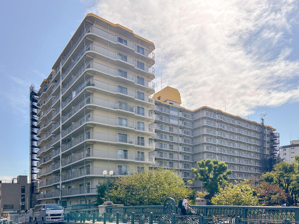 江東区南砂の賃貸物件/親水公園沿いに堂々とそびえたつレトロマンション