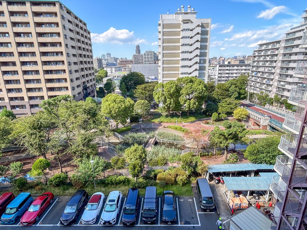 江東区南砂の賃貸物件/共用廊下から見える親水公園