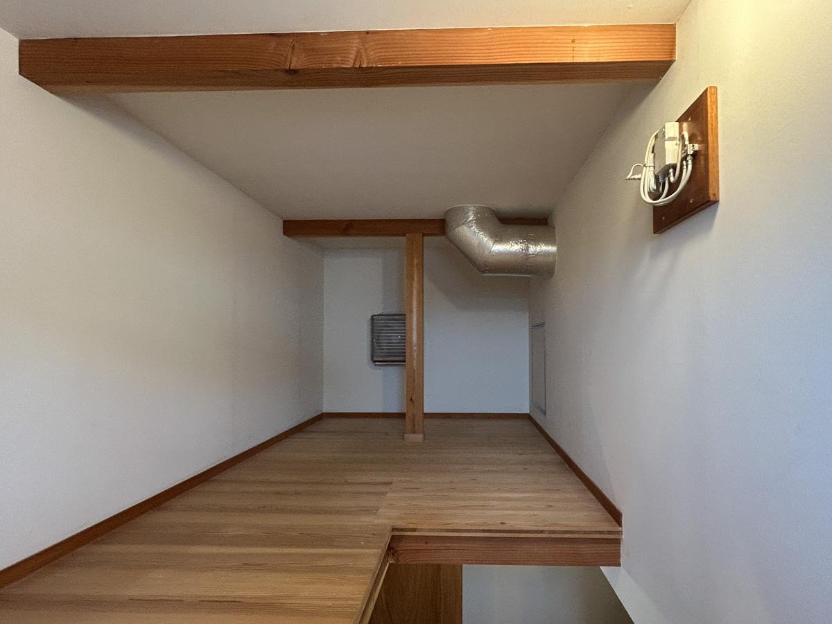 杉並区永福の賃貸物件/屋根裏部屋。コンパクトな収納スペースとして